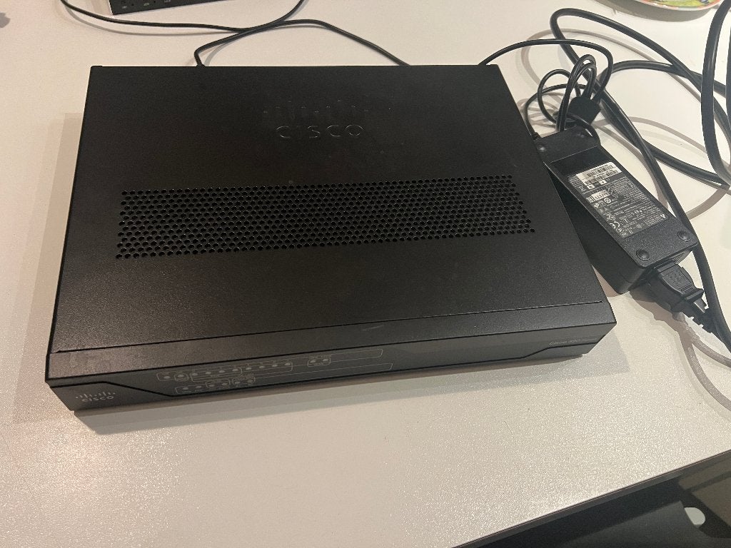 Cisco 890 Series Router - Zo goed als nieuw, Computers en Software, Ophalen of Verzenden, Zo goed als nieuw, Router, Cisco
