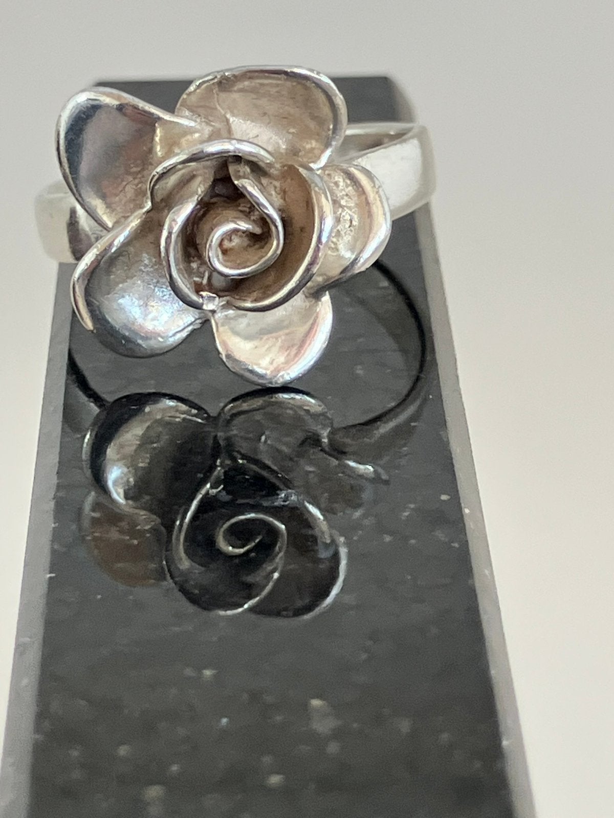 Zilveren roos ring, Sieraden, Tassen en Uiterlijk, Ringen, Ophalen of Verzenden, Zo goed als nieuw, 17 tot 18, Dame