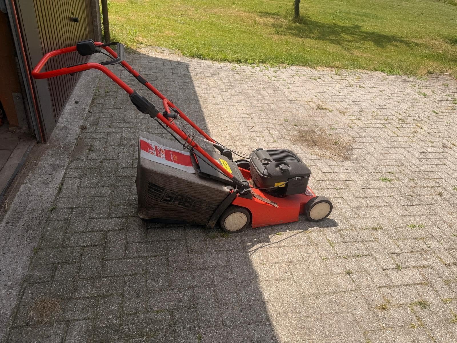 Sabo Grasmaaier met Opvangbak - Benzine, Tuin en Terras, Grasmaaiers, Gebruikt, Benzine-grasmaaier, 40 t/m 49 cm, Cirkelmaaier