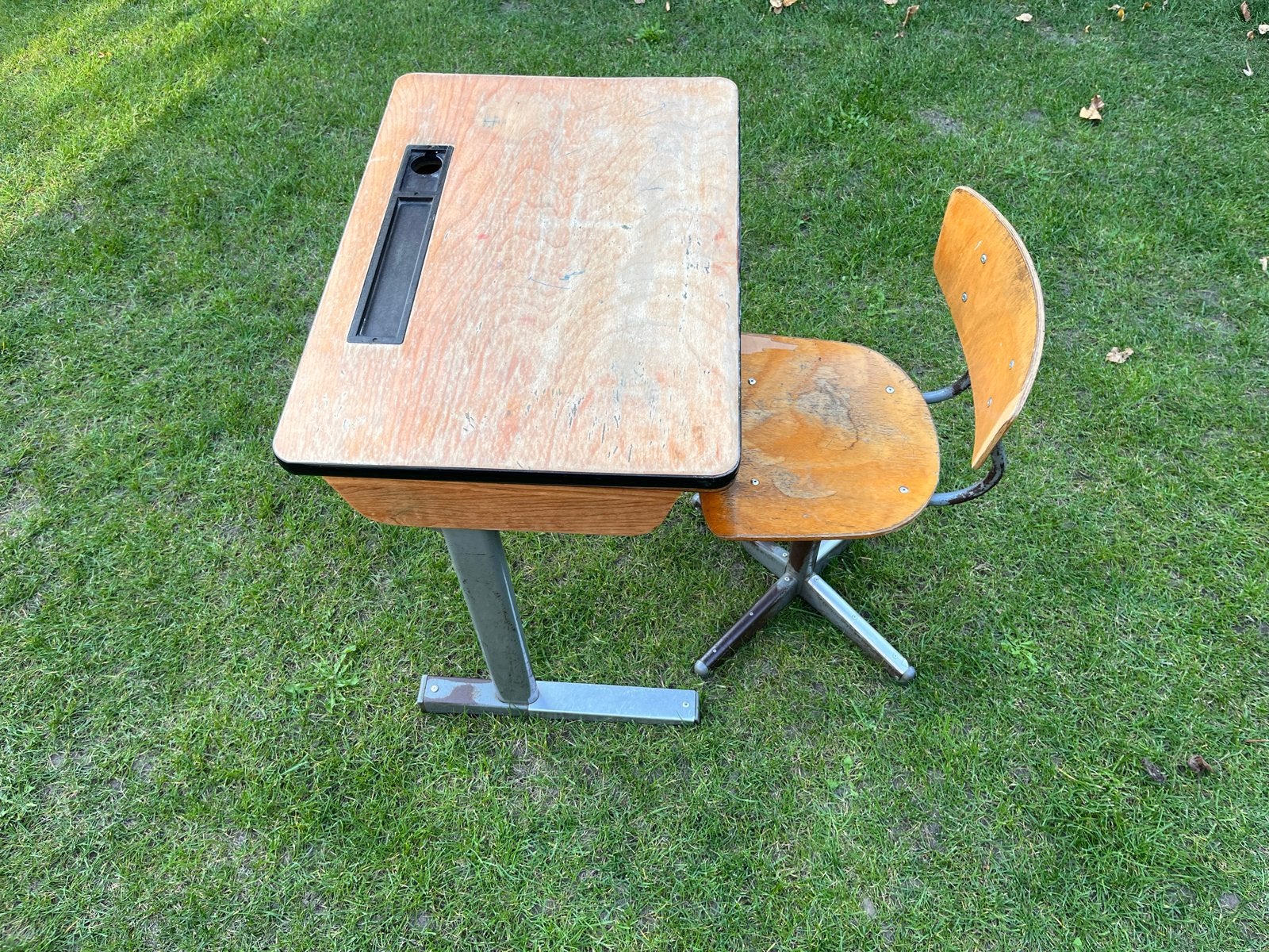 Vintage schoolbureau met stoel - Retro kinderwerkplek, Ophalen of Verzenden
