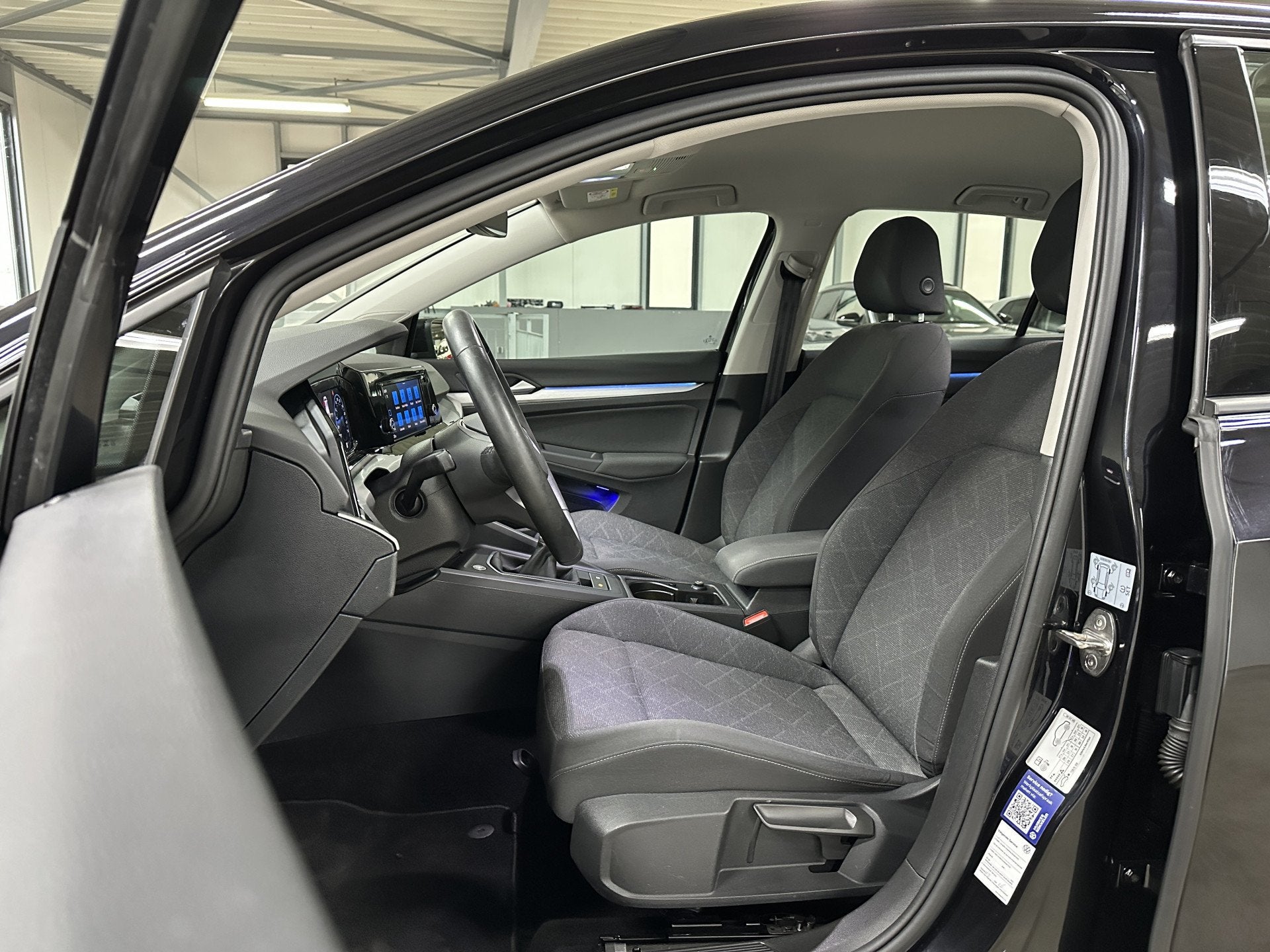Volkswagen Golf 1.0 TSI Life Trekhaak | Winterpakket | ACC |, Voorwielaandrijving, Stof, Gebruikt, Zwart
