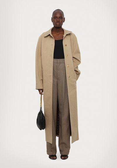 Nieuw Moschino reversible trench coat regenjas / Allsaints, Kleding | Dames, Maat 38/40 (M), Beige, Nieuw, Moschino