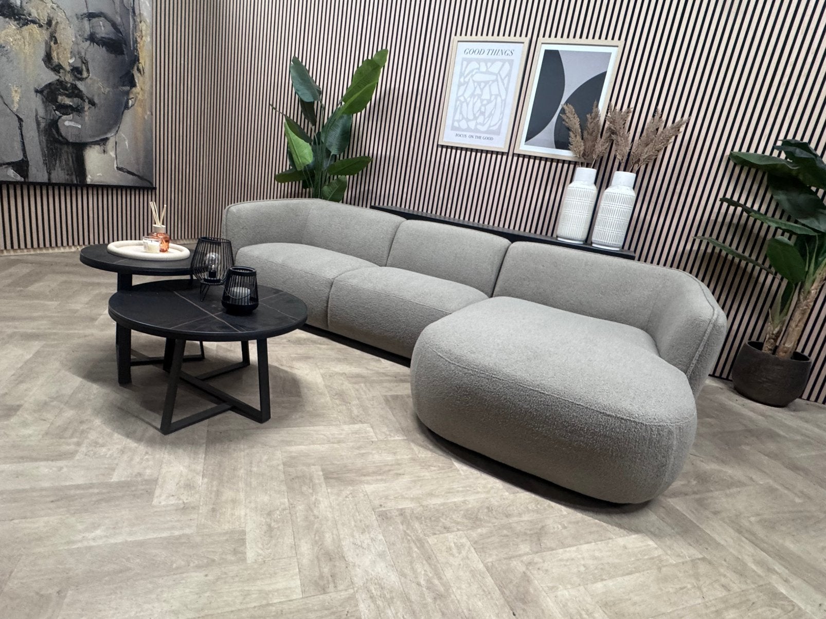 SHOWMODEL | Trendy Bouclé Hoekbank - Taupe - 275x150, 250 tot 300 cm, -, -, Hoekbank