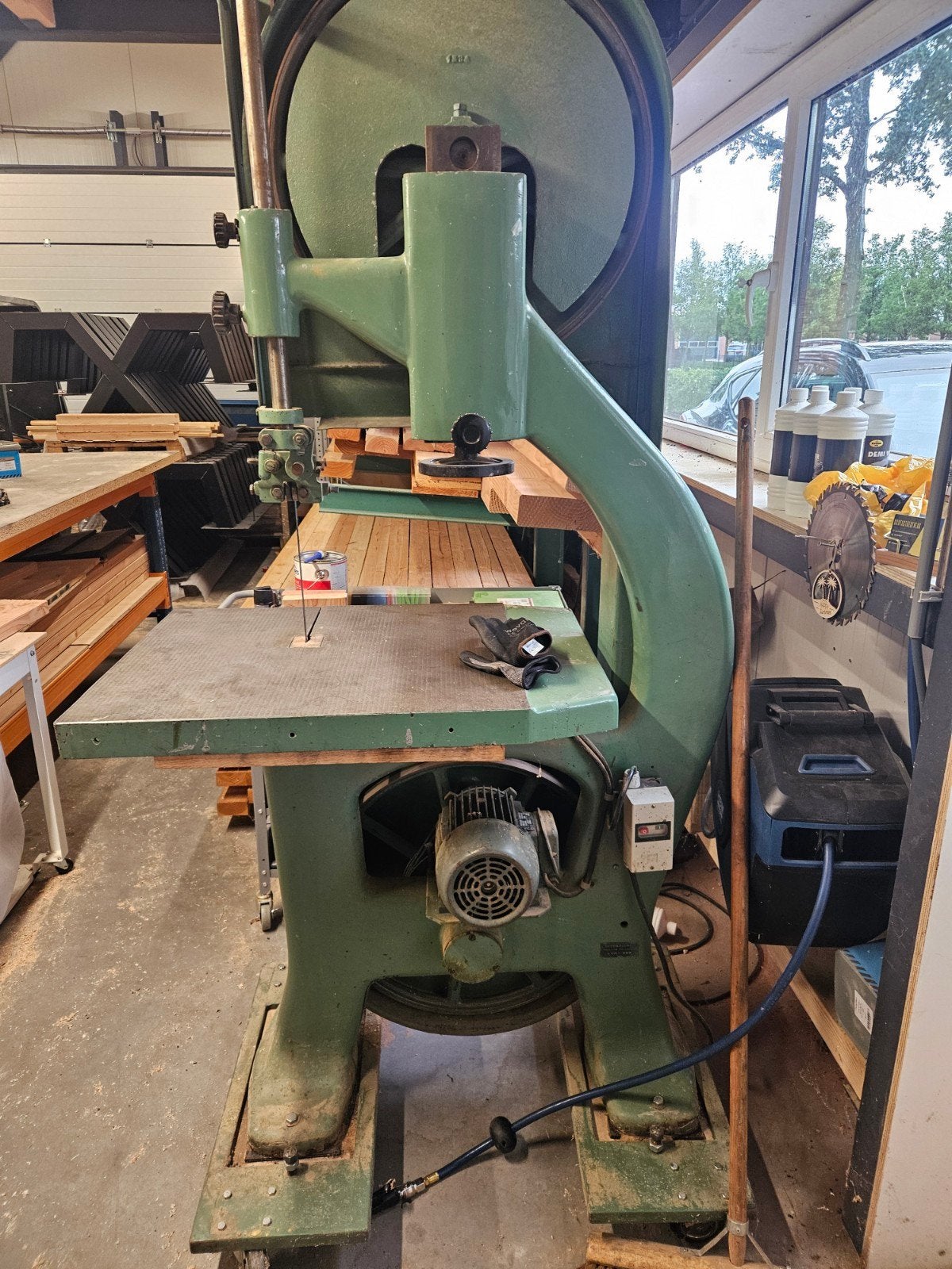 Robuuste lintzaagmachine - Ideaal voor houtbewerking, Ophalen, 70 mm of meer, Lintzaag, 1200 watt of meer