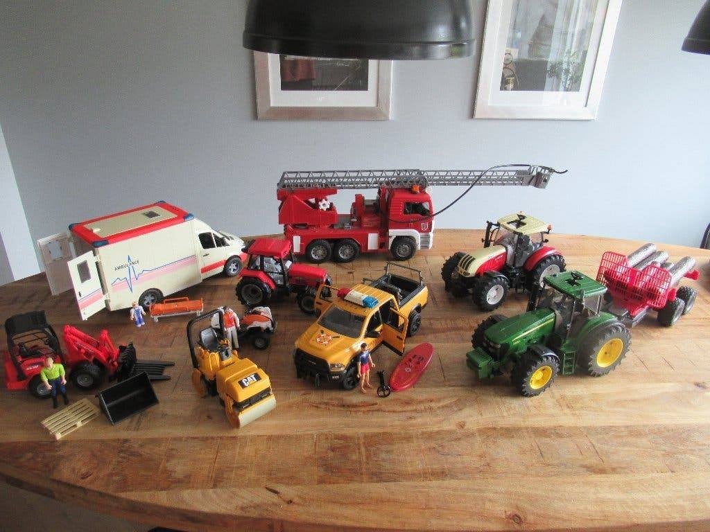 9x Bruder brandweer ambulance tractor shovel Baywatch Trike, Ophalen of Verzenden, Zo goed als nieuw