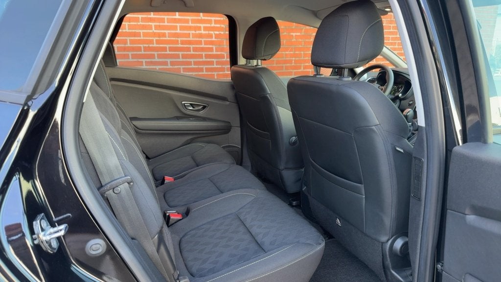 Renault Scénic 1.3 TCe Limited 140PK Automaat 1e Eigenaar C, Auto's, Stof, Euro 6, 4 cilinders, Zwart
