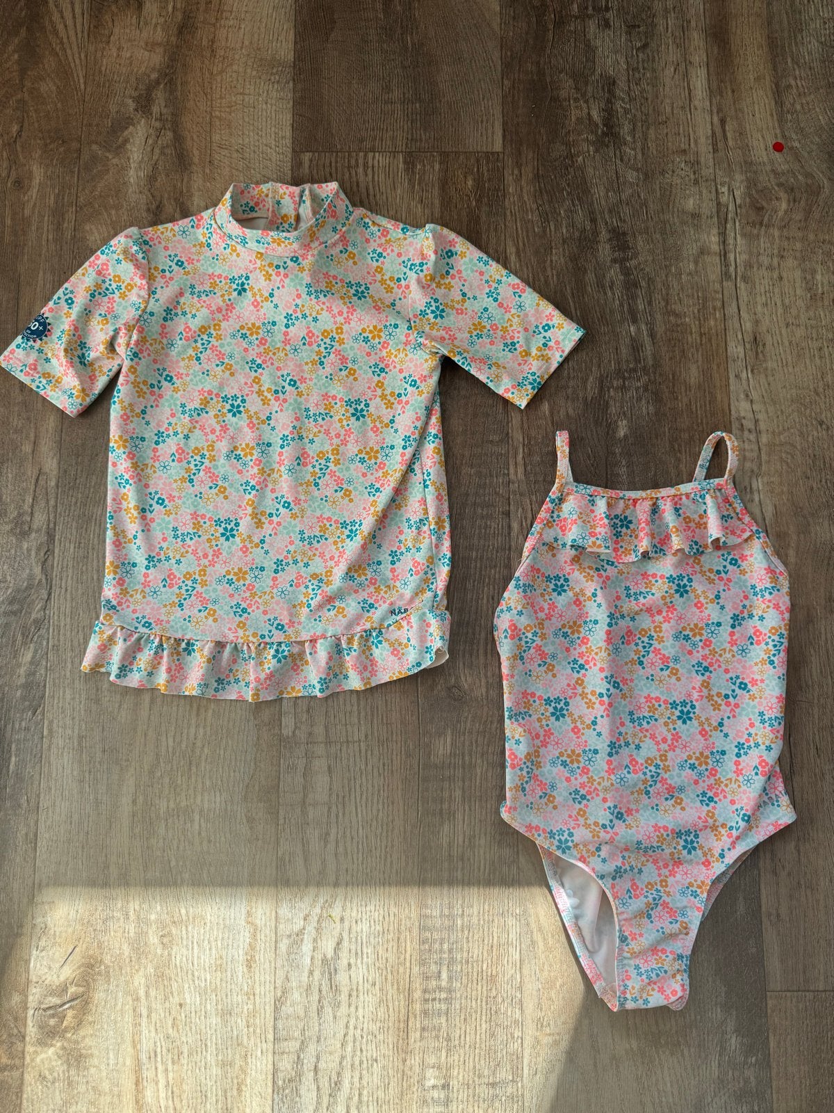 UV shirt en badpak Nabaiji Decathlon maat 110, Ophalen of Verzenden, Zo goed als nieuw, Decathlon, Meisje