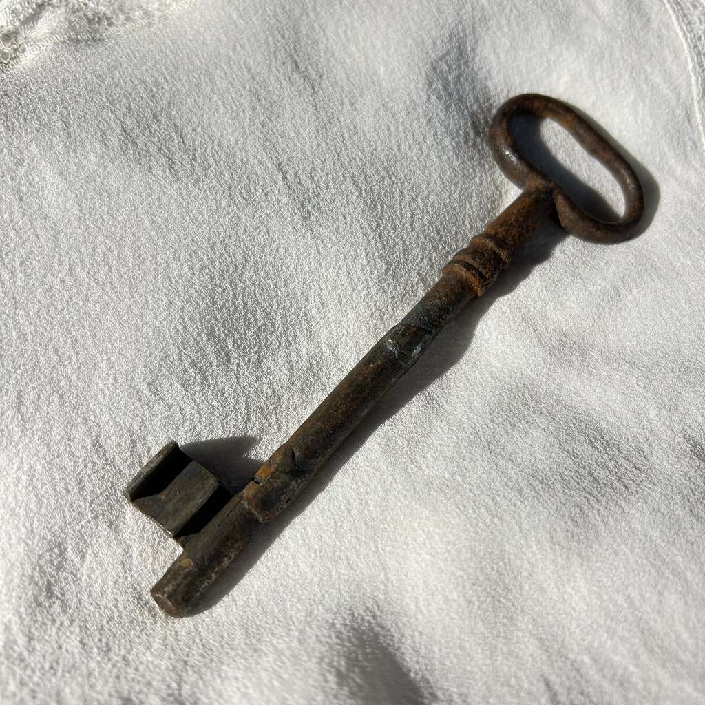 Grote antieke sleutel 13,5 cm, Antiek en Kunst, Ophalen of Verzenden