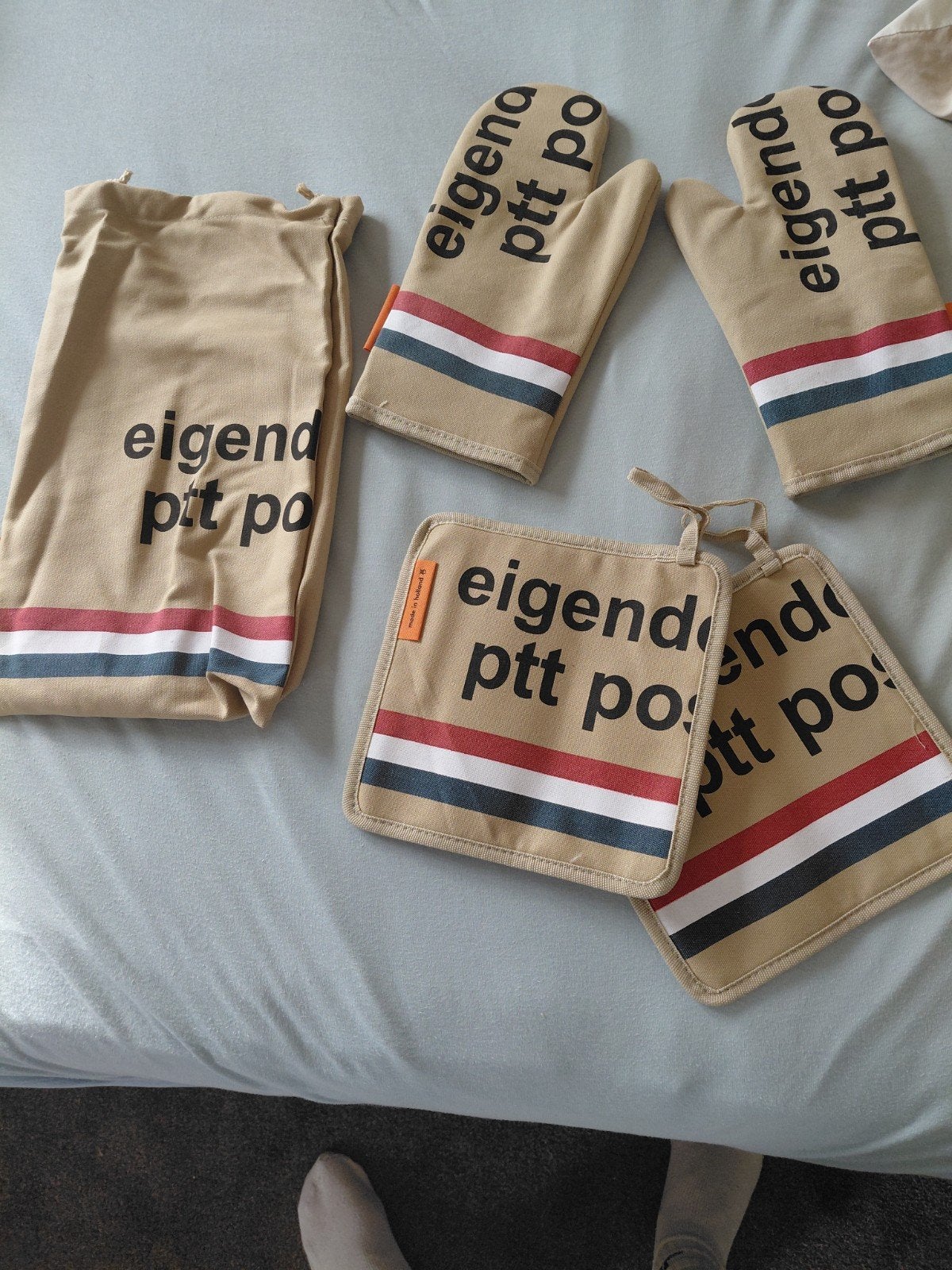 PTT Post Keuken Set: Ovenwanten, Pannenlappen & Zak, Beige, Overige typen, Nieuw, Ophalen of Verzenden