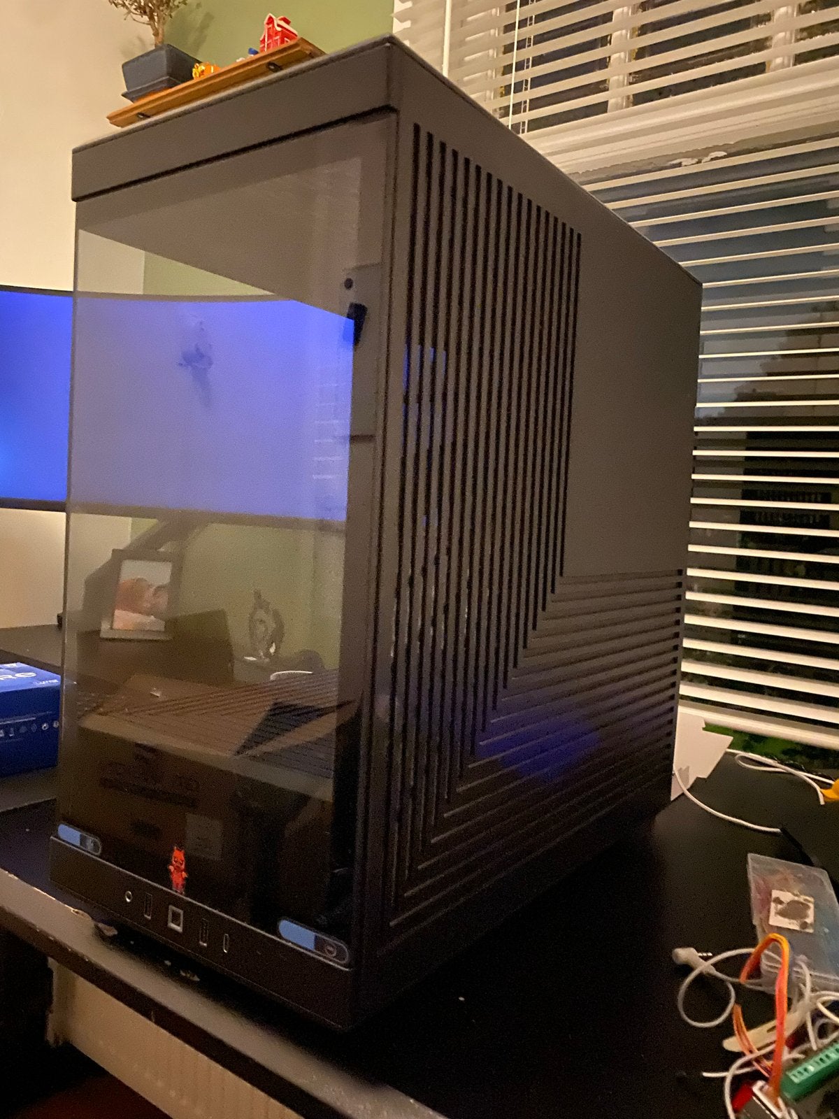Hyte Y60 PC Behuizing - Zwart (Zo goed als nieuw), Computers en Software, Ophalen of Verzenden, Zo goed als nieuw