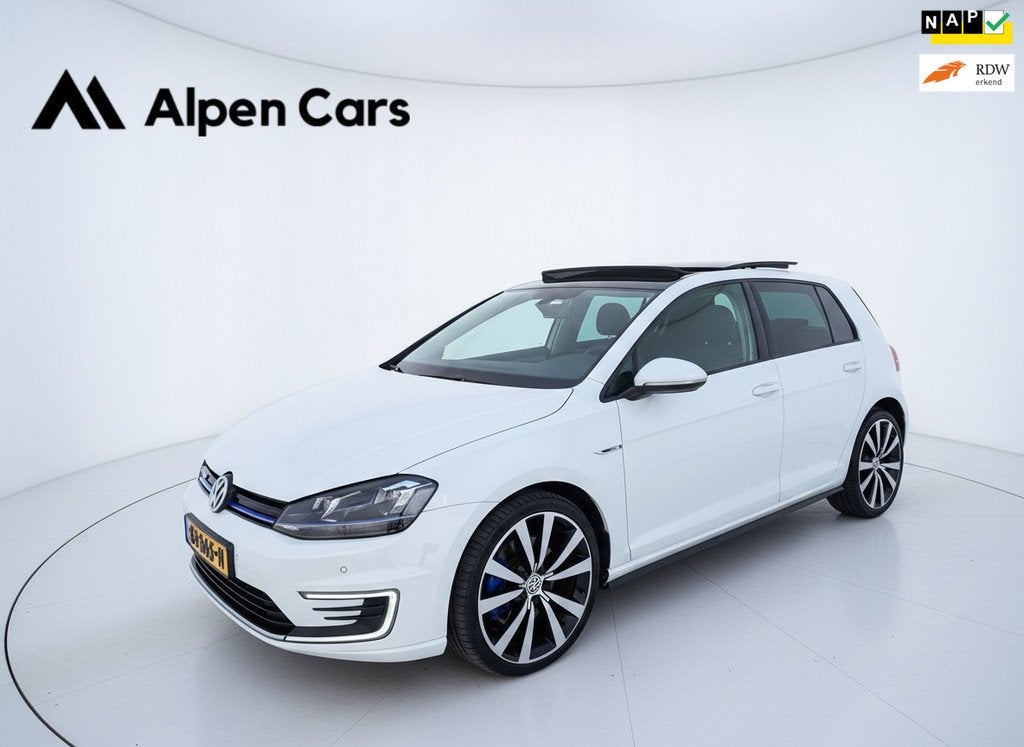 Volkswagen Golf 1.4 TSI GTE Panodak / Camera / NAVI / Cruise, Auto's, 8 kWh, Gebruikt, 4 cilinders, 150 pk