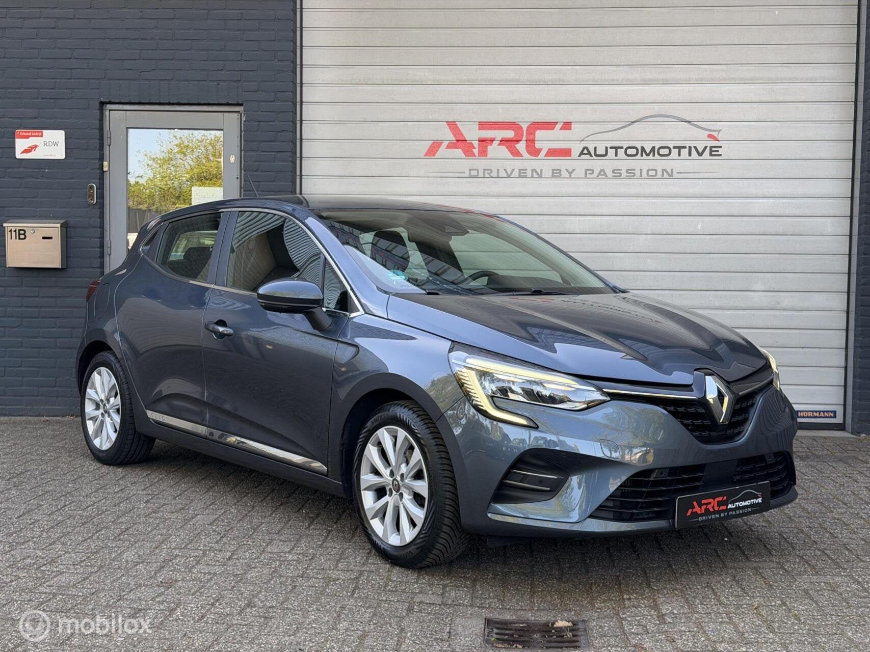 Renault Clio 1.0 TCe Intens Navi/Camera/Lane assist/Keyless, Voorwielaandrijving, Parkeersensor, 101 pk, Gebruikt