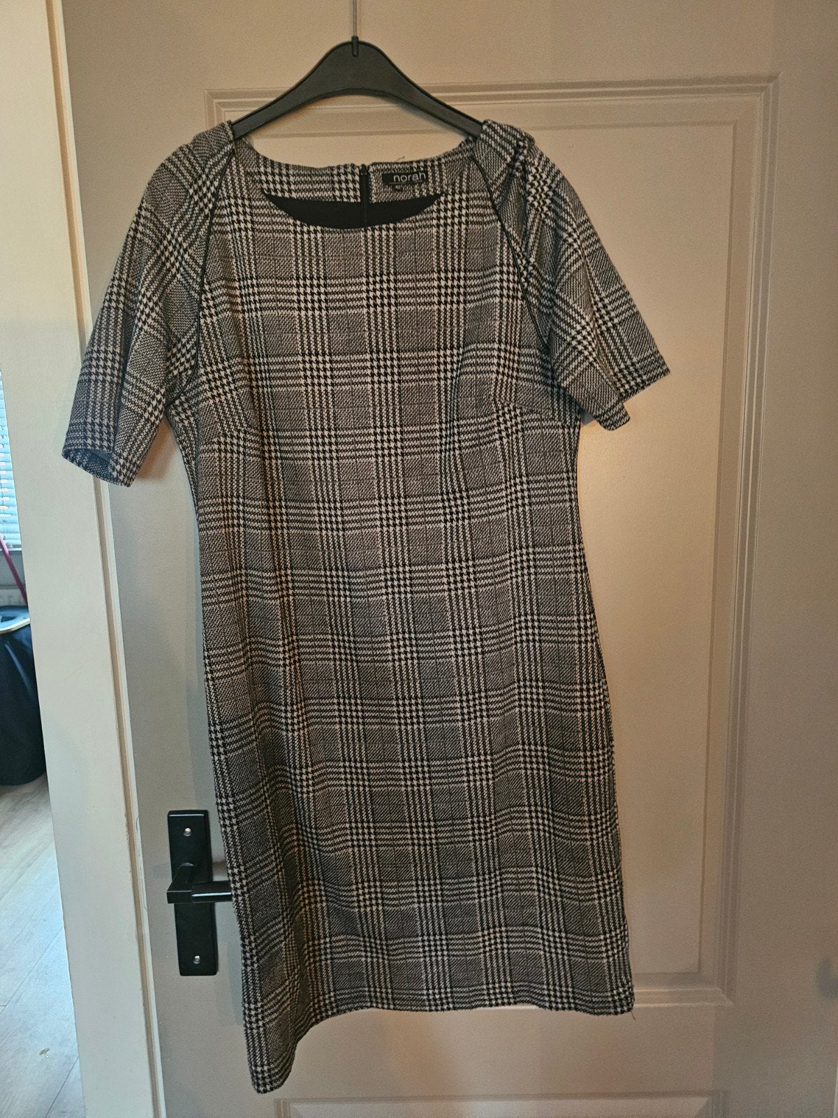 Norah jurk maat 42, Kleding | Dames, Ophalen of Verzenden, Zo goed als nieuw, Maat 42/44 (L), Zwart