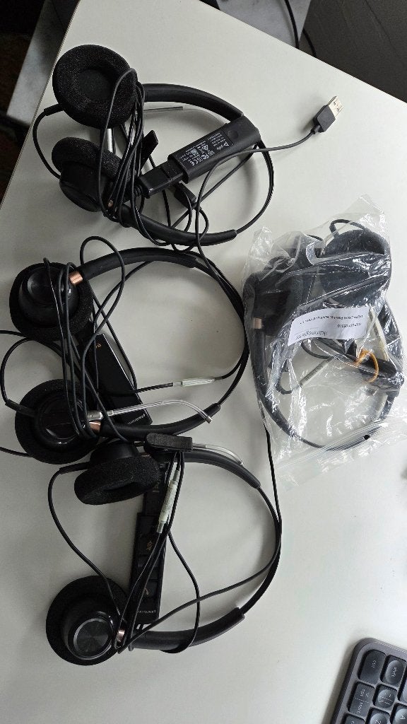 4x Plantronics headset met USB-A aansluiting, Computers en Software, Headsets, Mute-functie, Gebruikt, On-ear, Ophalen of Verzenden
