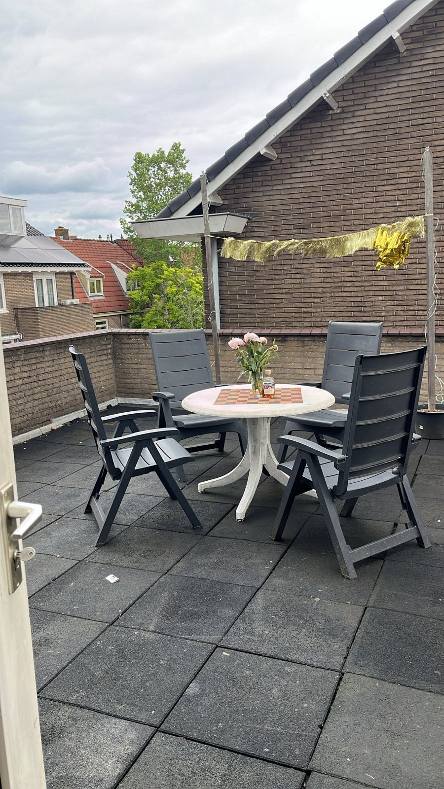 Tuinset: Tafel en 4 stoelen (grijs/wit), Ophalen, Gebruikt, Rond, Kunststof