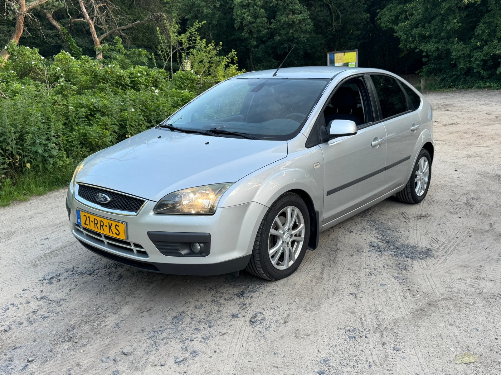 Ford Focus 1.6 74KW 5D 2005 Grijs, 1596 cc, 4 cilinders, 49 €/maand, Origineel Nederlands