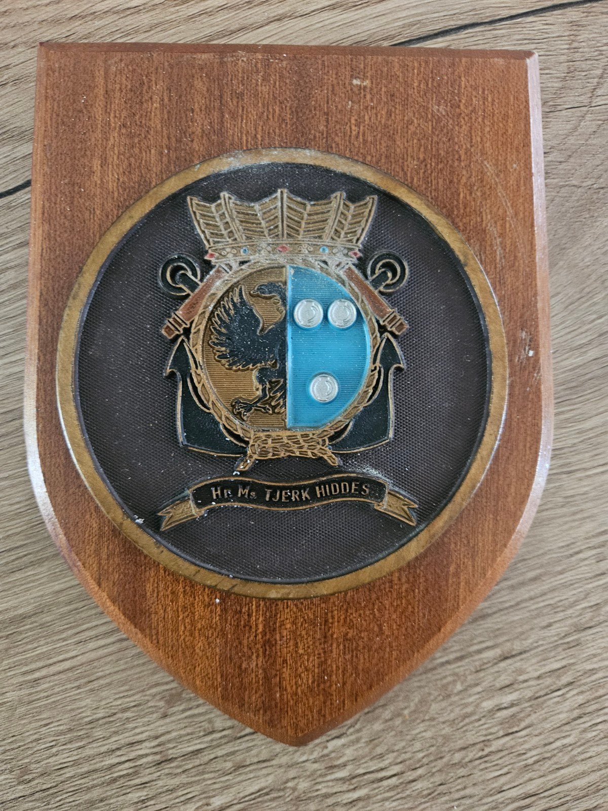 wapenschildje HrMs Tjerk Hiddes, Verzamelen, Ophalen of Verzenden, Marine, Nederland, Overige typen