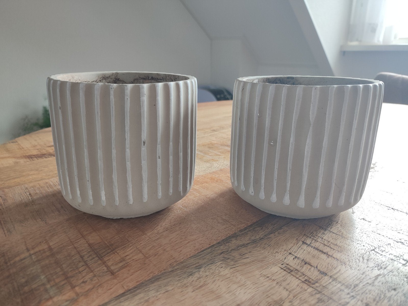 Set van 2 decoratieve bloempotten, betonlook, Tuin en Terras, Bloempotten, Gebruikt, Rond, Minder dan 40 cm, Balkon