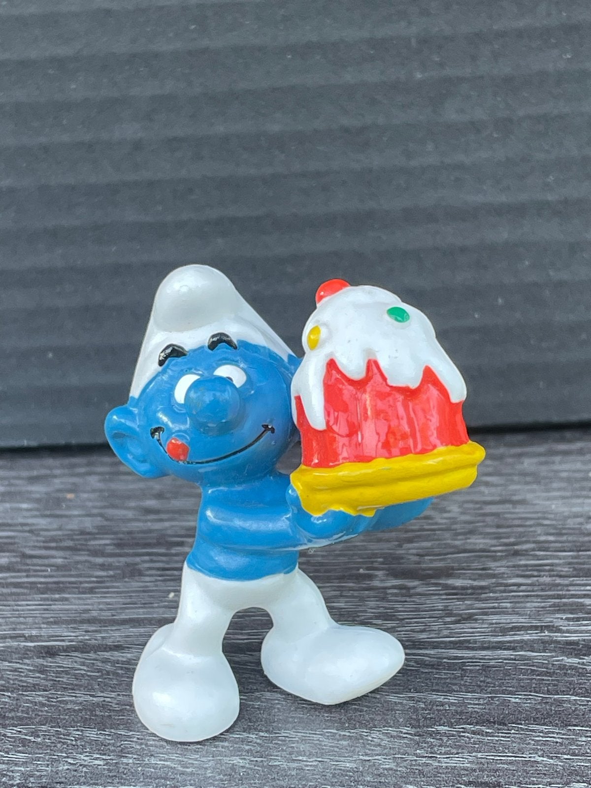 Smurf met taart - McDonald's Happy Meal figuurtje, Verzamelen, Smurfen, Ophalen of Verzenden, Gebruikt, Overige Smurfen, Poppetje, Figuurtje of Knuffel