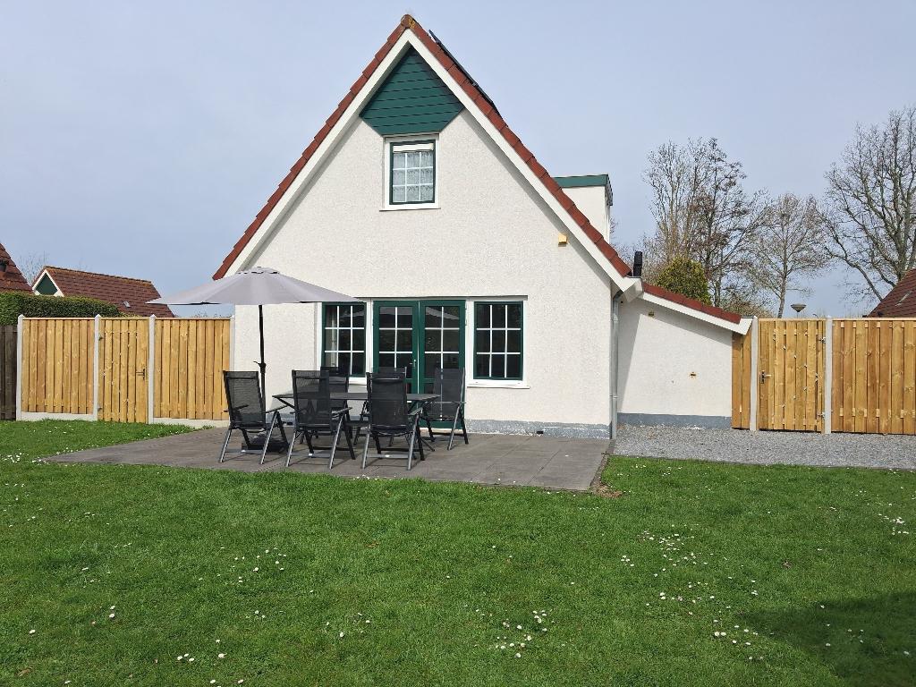 Vakantiehuis nabij Noordzee strand met hond omheinde tuin, Vakantie, Aan zee, Zeeland, Chalet, Bungalow of Caravan, Eigenaar