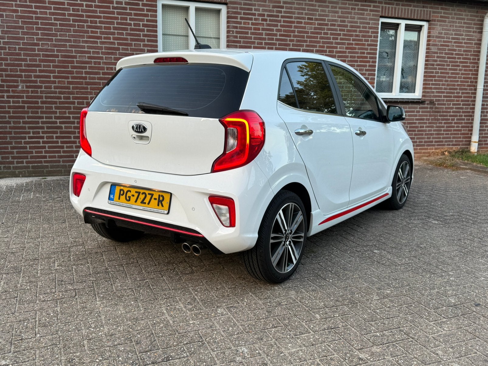 Foto 5 van Kia Picanto gt line 1.2 Cvvt 84pk 5-zits 2017 Wit