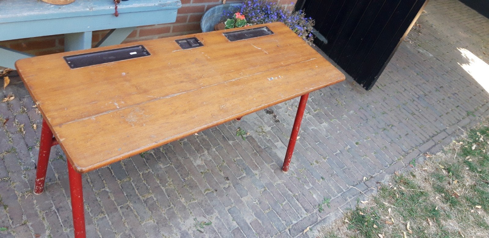 GRATIS vintage houten schoolbank met rode poten, Ophalen