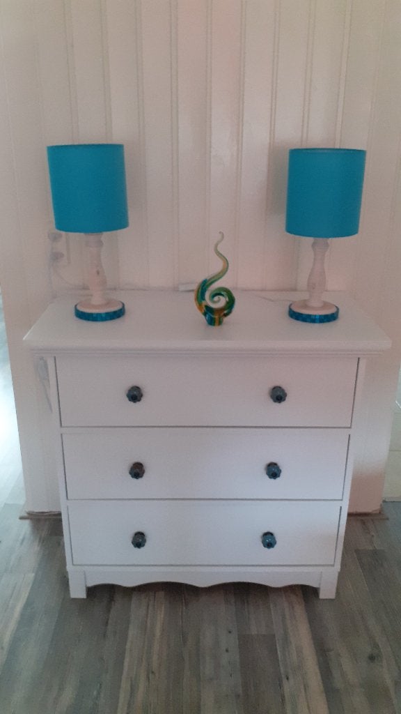 2 Tafel of nachtkast lampjes wit met blauw €20,00, Overige typen, E27 (groot), Zo goed als nieuw, 40 cm