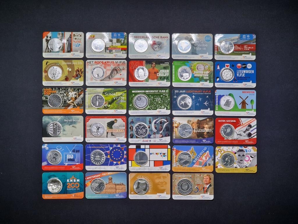29x Brilliant Uncirculated 5 en 10 euro coincards Nederland, Postzegels en Munten, Munten | Nederland, Ophalen, Koningin Beatrix