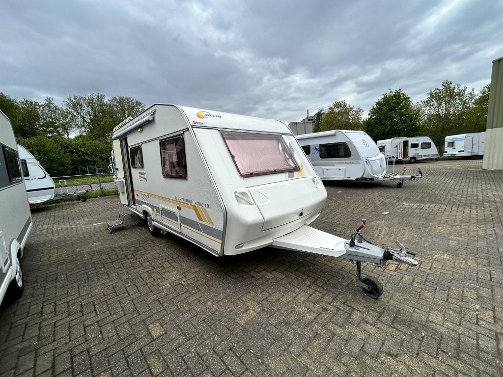 Delta Summerliner 4700 EB verkocht, Caravans en Kamperen, Caravans, Standaardzit, Bedrijf, 4 tot 5 meter, Schokbreker