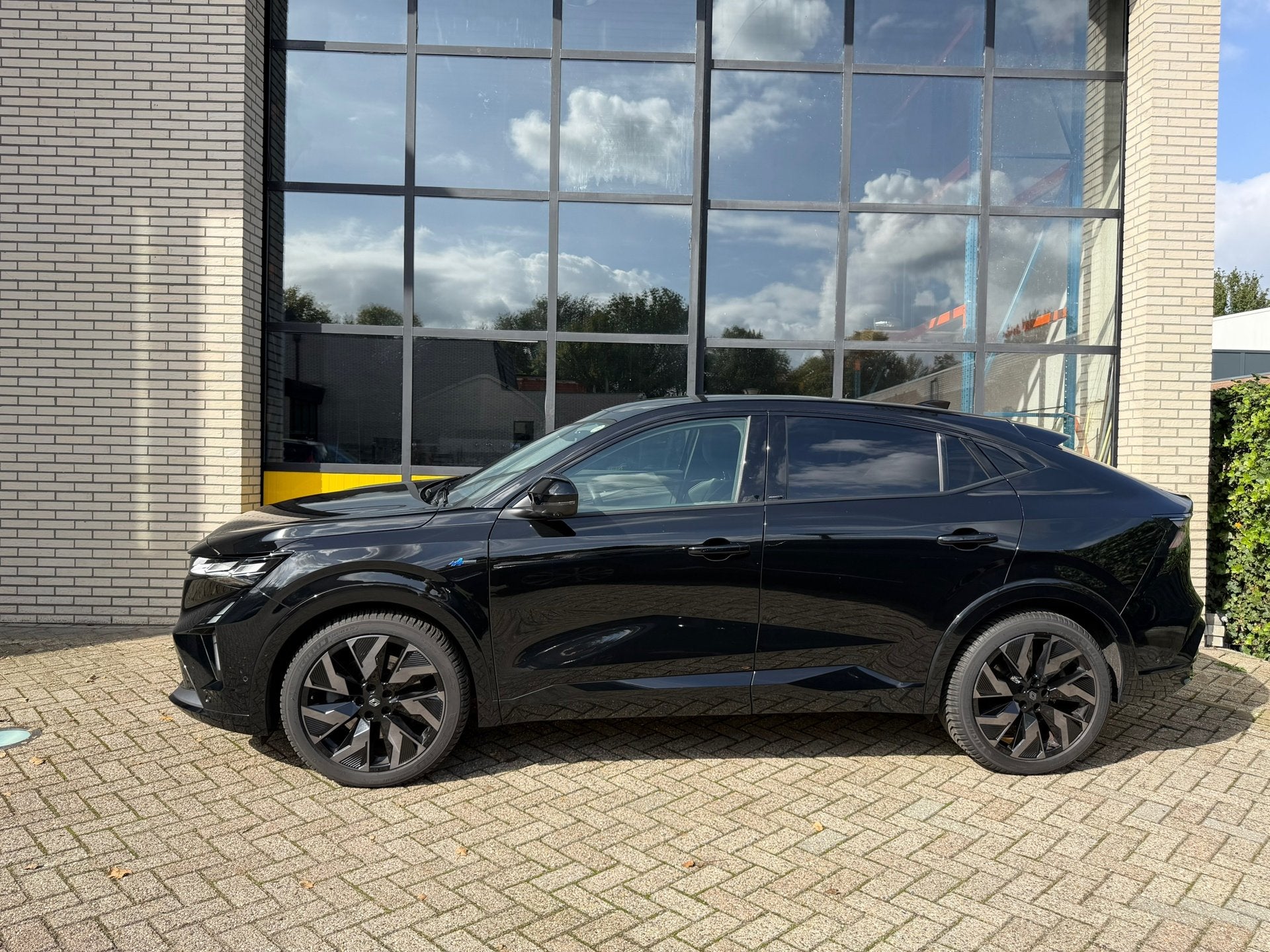 Renault Rafale 1.2 E-Tech full hybrid 200 esprit Alpine, Har, Auto's, Dealer onderhouden, Stof, Gebruikt, Zwart