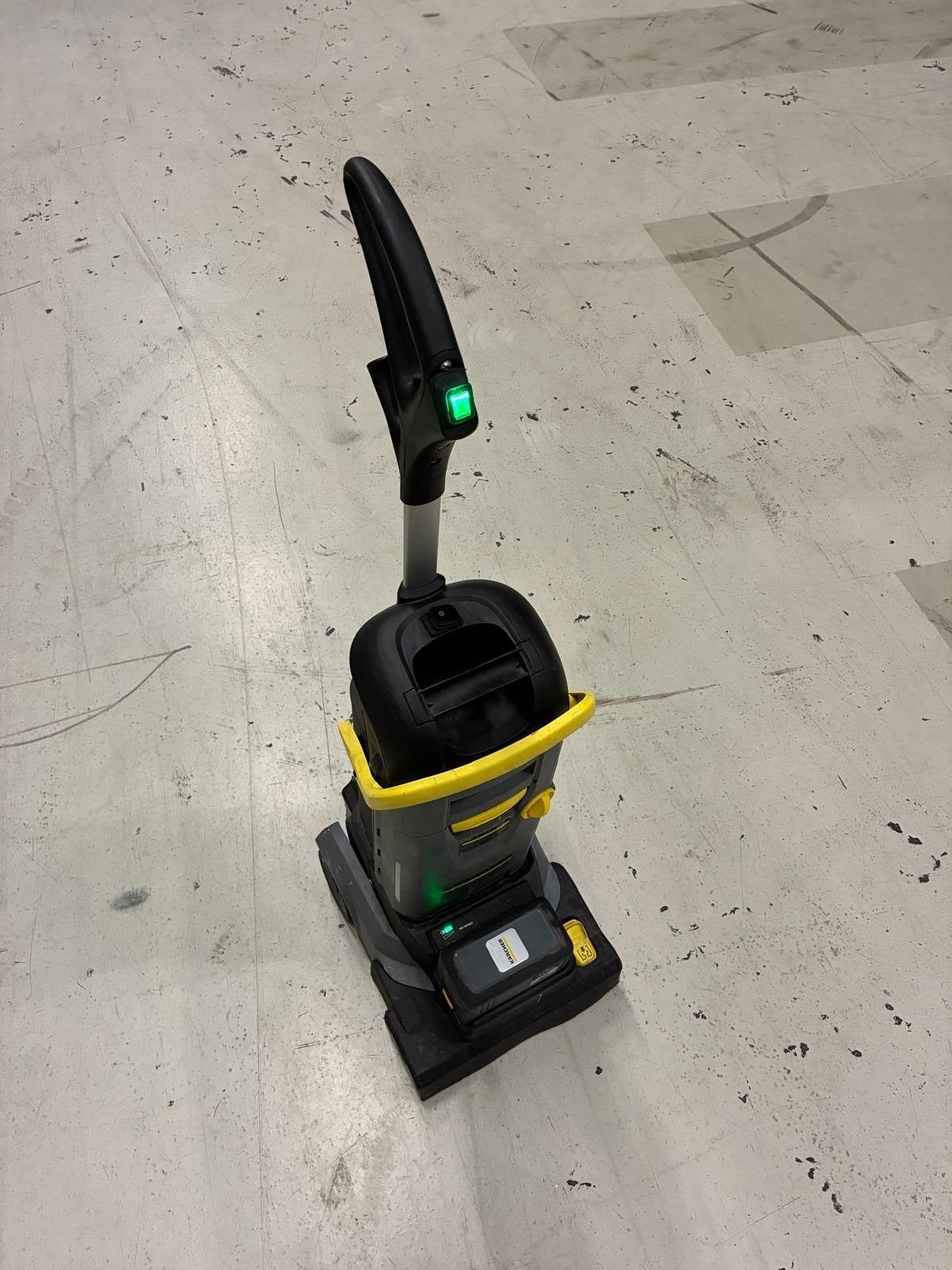 Kärcher BR 30/4 C Bp Accu Schrobzuigmachine, Doe-het-zelf en Verbouw, Ophalen of Verzenden, Gebruikt, Schrobmachine