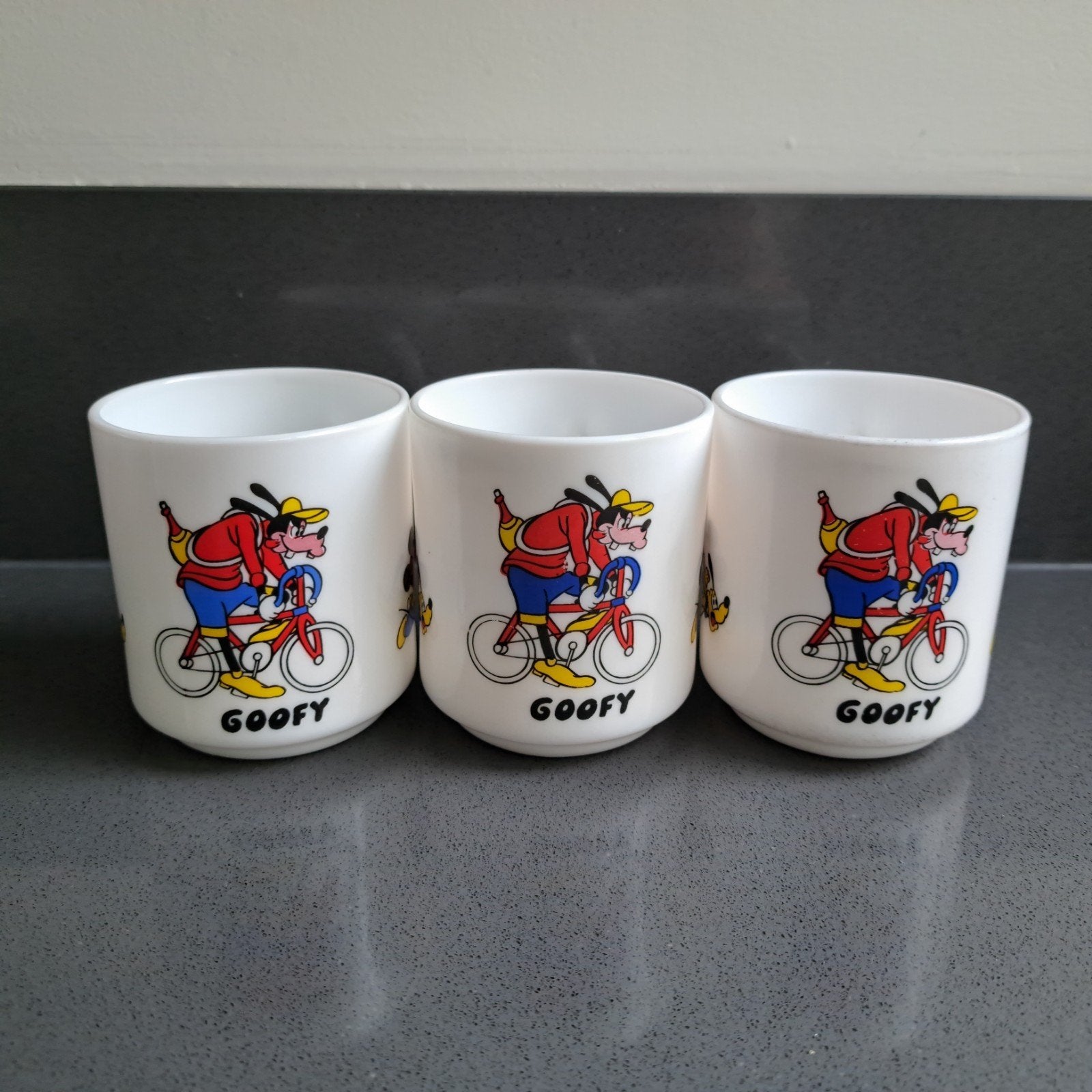 Disney Vintage Mokken Arcopal, Verzamelen, Disney, Ophalen of Verzenden, Goofy of Pluto, Zo goed als nieuw, Servies