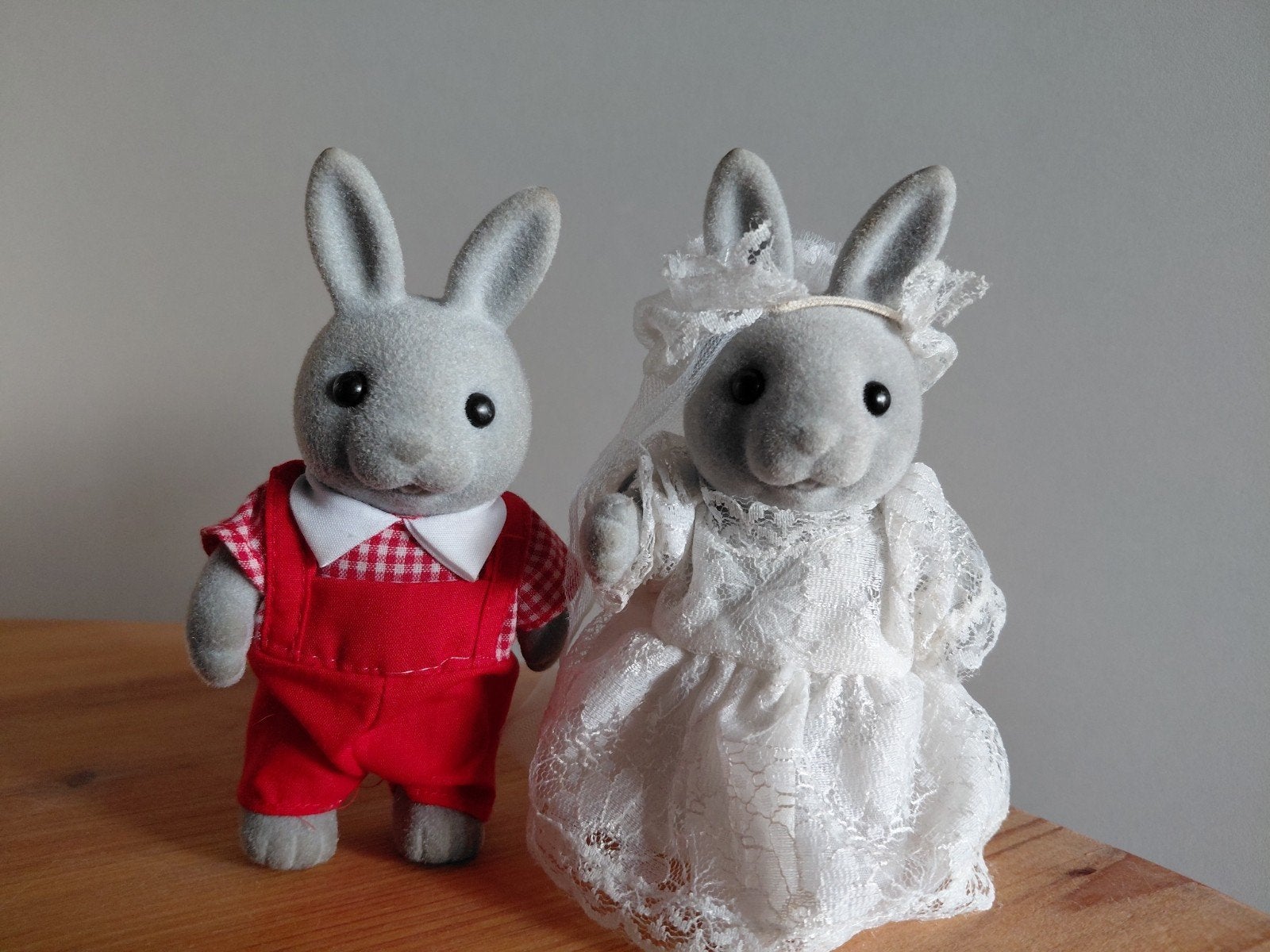 Sylvanian Families vintage grijze hazen/bruidspaar/zeldzaam, Ophalen of Verzenden, Gebruikt