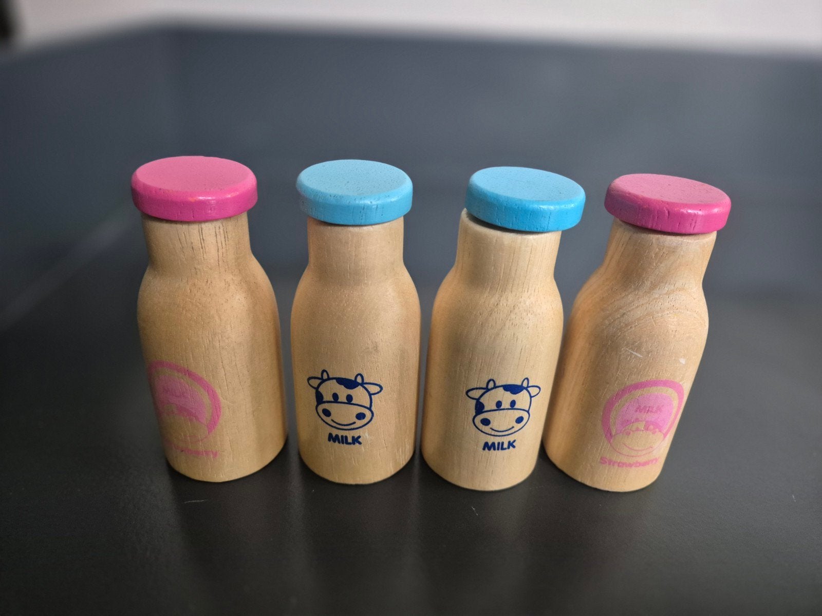 Houten speelgoed melkflesjes voor kinderkeuken, Kinderen en Baby's, Speelgoed | Houten speelgoed, Ophalen of Verzenden, Gebruikt