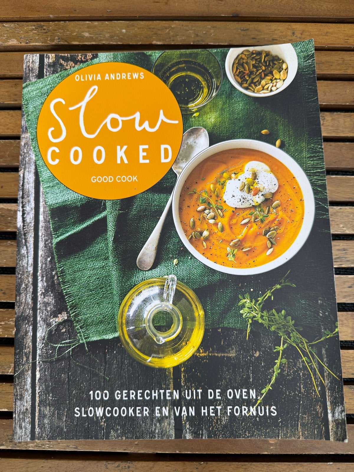 Slow Cooked: 100 gerechten uit de oven, slowcooker en van he, Voorgerechten en Soepen, Ophalen of Verzenden, Zo goed als nieuw