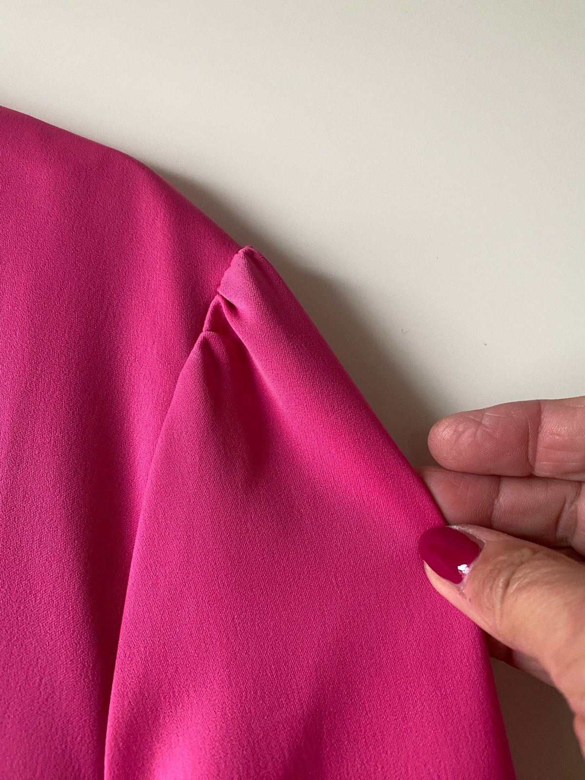 Marc Cain roze jurk met lange mouwen en V-hals, Maat 42/44 (L), Ophalen of Verzenden, Zo goed als nieuw, Knielengte