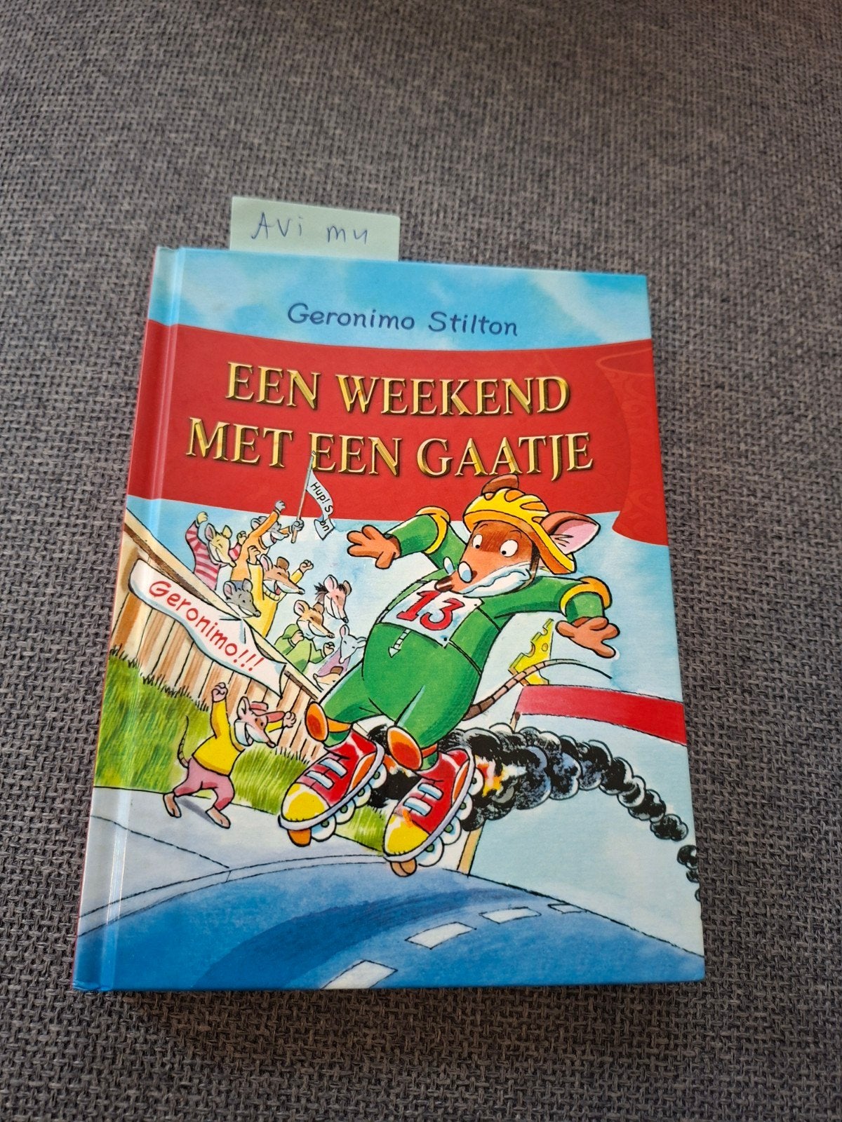 Geronimo Stilton - Een weekend met een gaatje AVI M4, Boeken, Ophalen of Verzenden, Zo goed als nieuw, Geronimo Stilton, Fictie algemeen