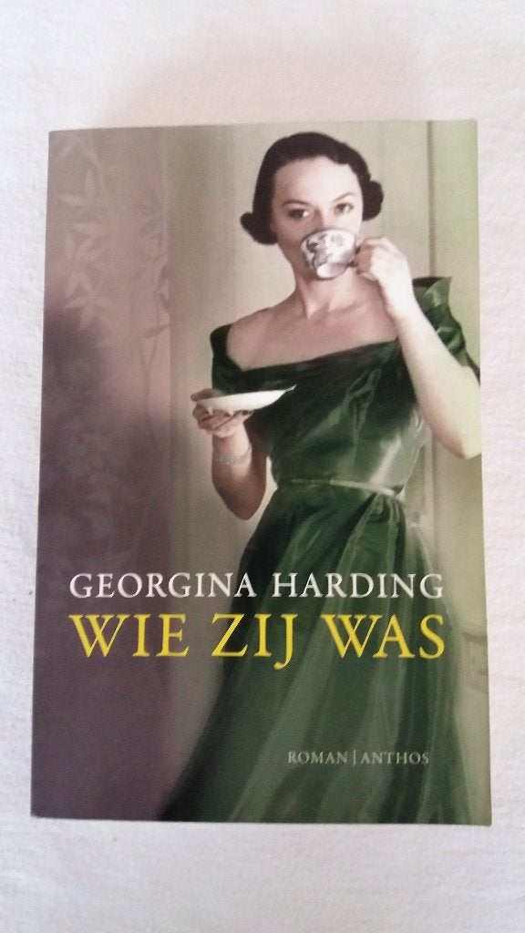 Wie zij was. Georgina harding paperback, Ophalen of Verzenden, Gelezen