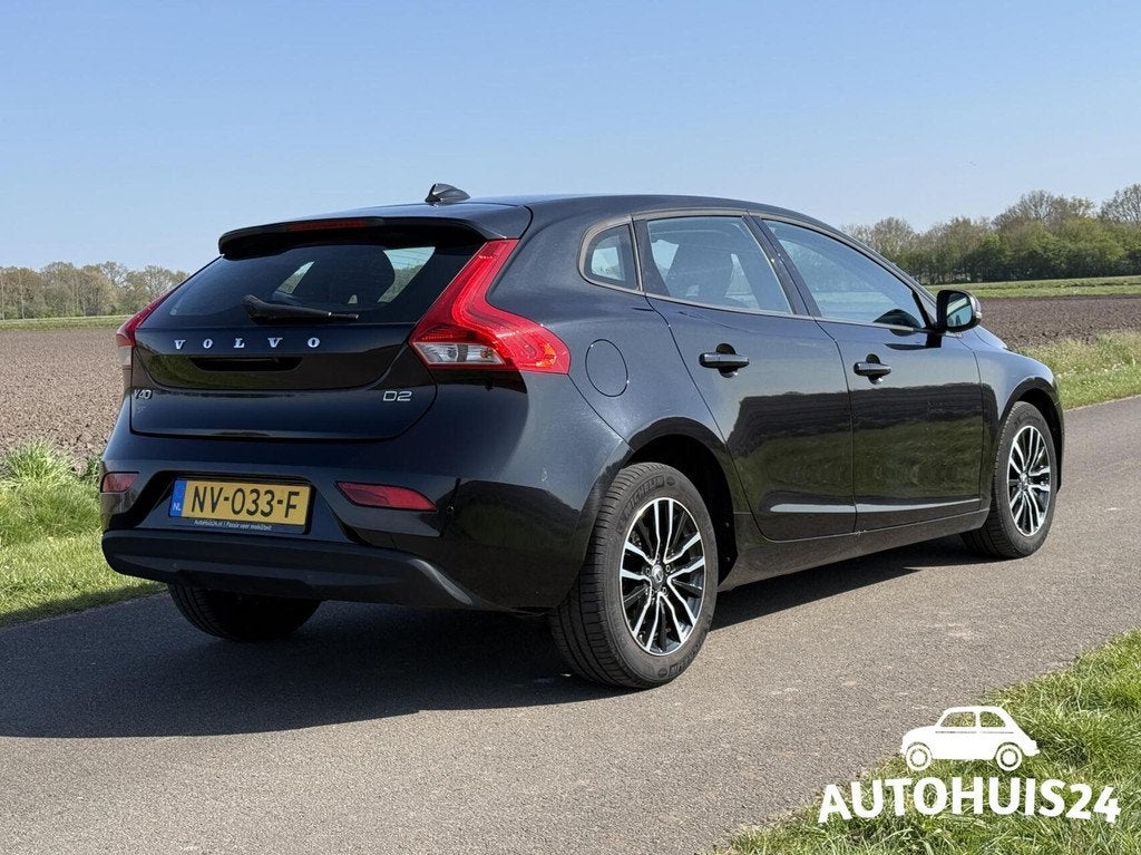 Volvo V40 2.0 D2 Nordic+ 2017|30.000km|NL-AUTO|EURO6, Voorwielaandrijving, Gebruikt, 4 cilinders, Leder en Stof