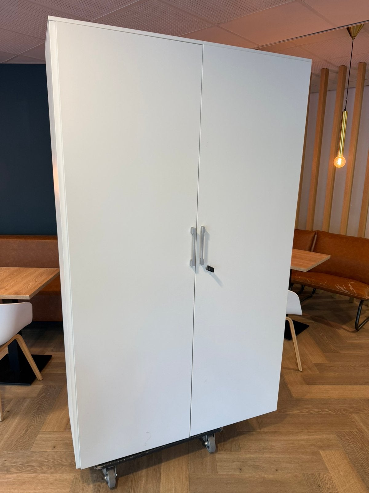 Steelcase stalen 2-deurskast / draaideurkast met sleutel, Ophalen, Steelcase, Zo goed als nieuw, Steelcase