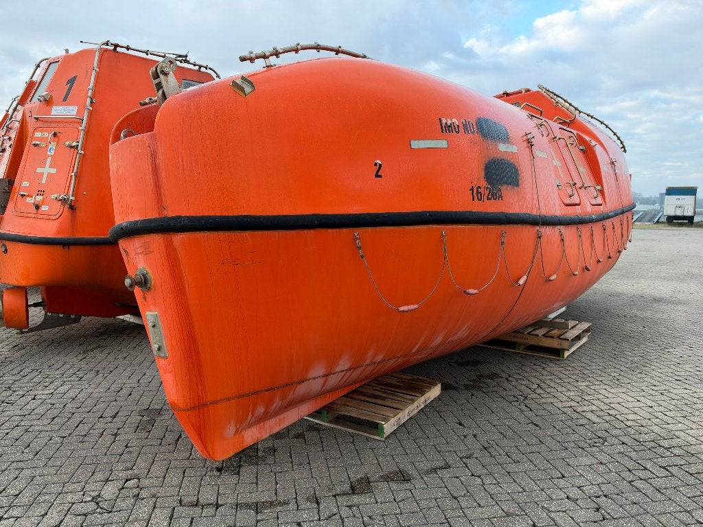 Foto 5 van 8 stuks reddingssloepen 7,x2,8 en 8,5x3 mtr incl dieselmotor