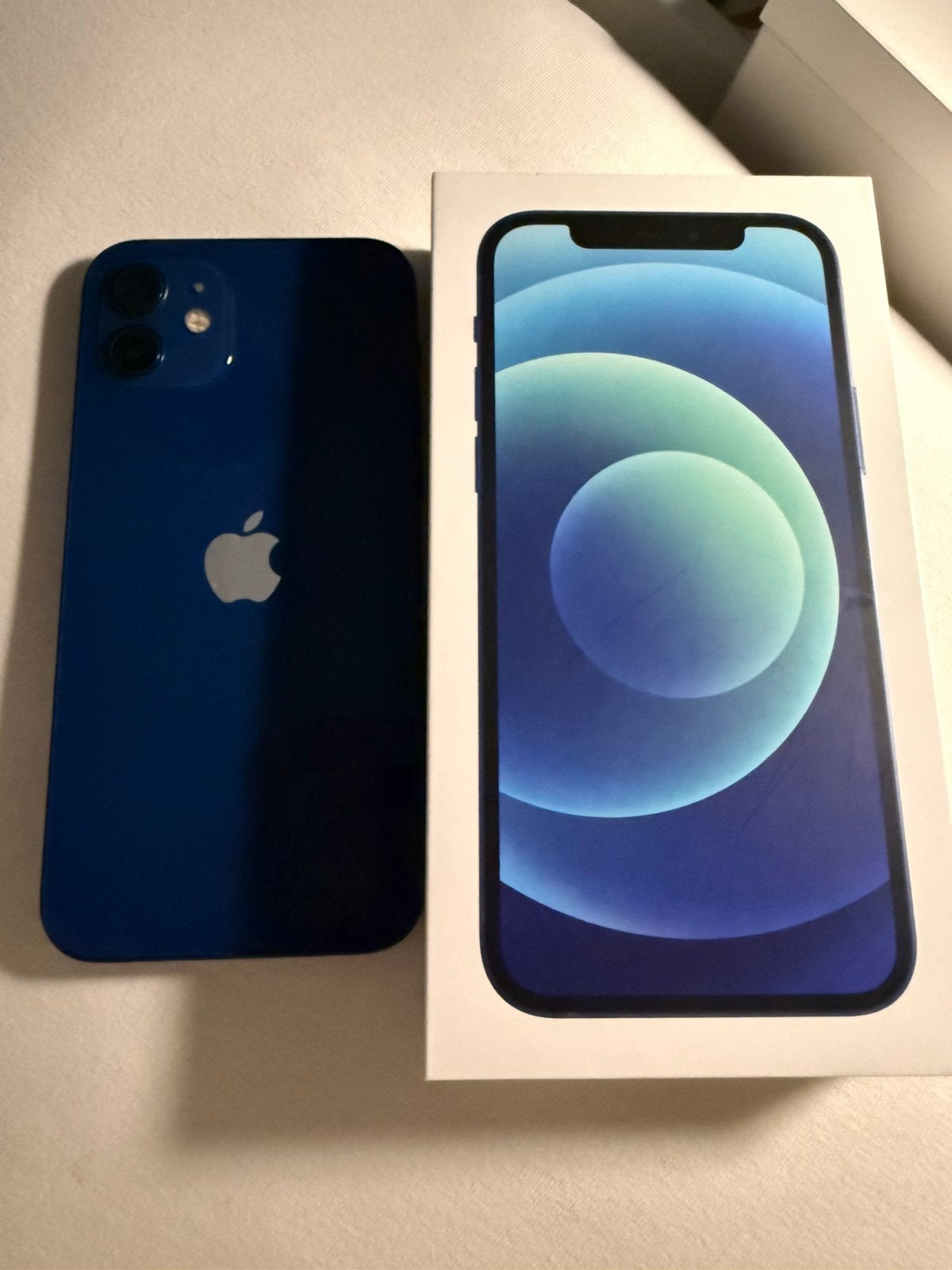 Iphone 12 128gb blauw incl 5 hoesjes en nieuwe kabel, Telecommunicatie, Mobiele telefoons | Apple iPhone, Ophalen, 128 GB, Blauw