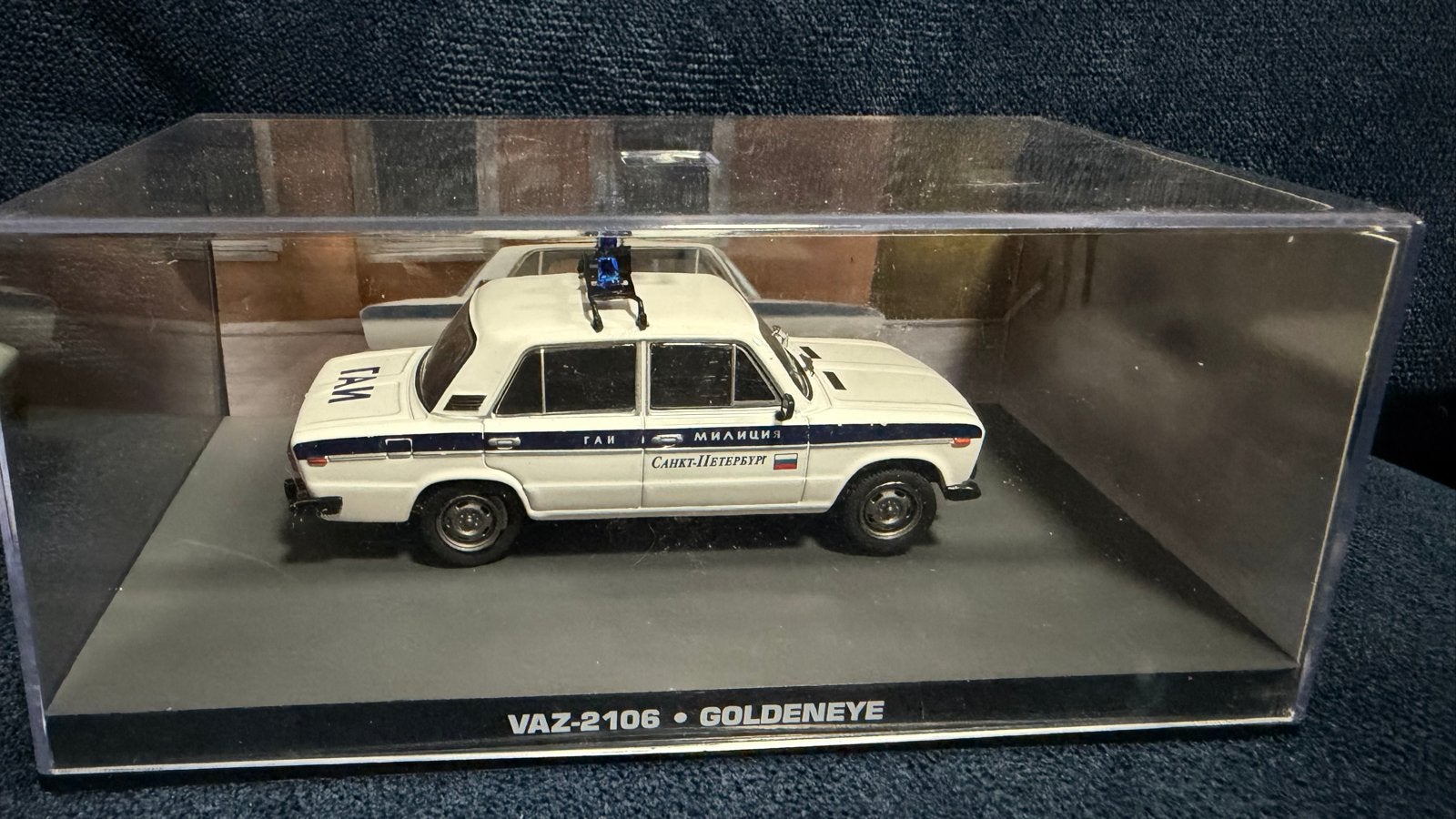 VAZ-2106 Goldeneye James Bond modelauto, Ophalen of Verzenden, Zo goed als nieuw