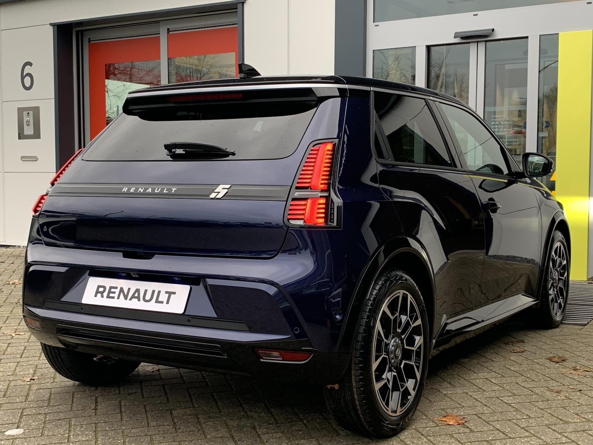 Renault 5 comfort range Roland-Garros 52 kWh | Demo | Pack s, Auto's, Blauw, Leder en Stof, Origineel Nederlands, 500 kg