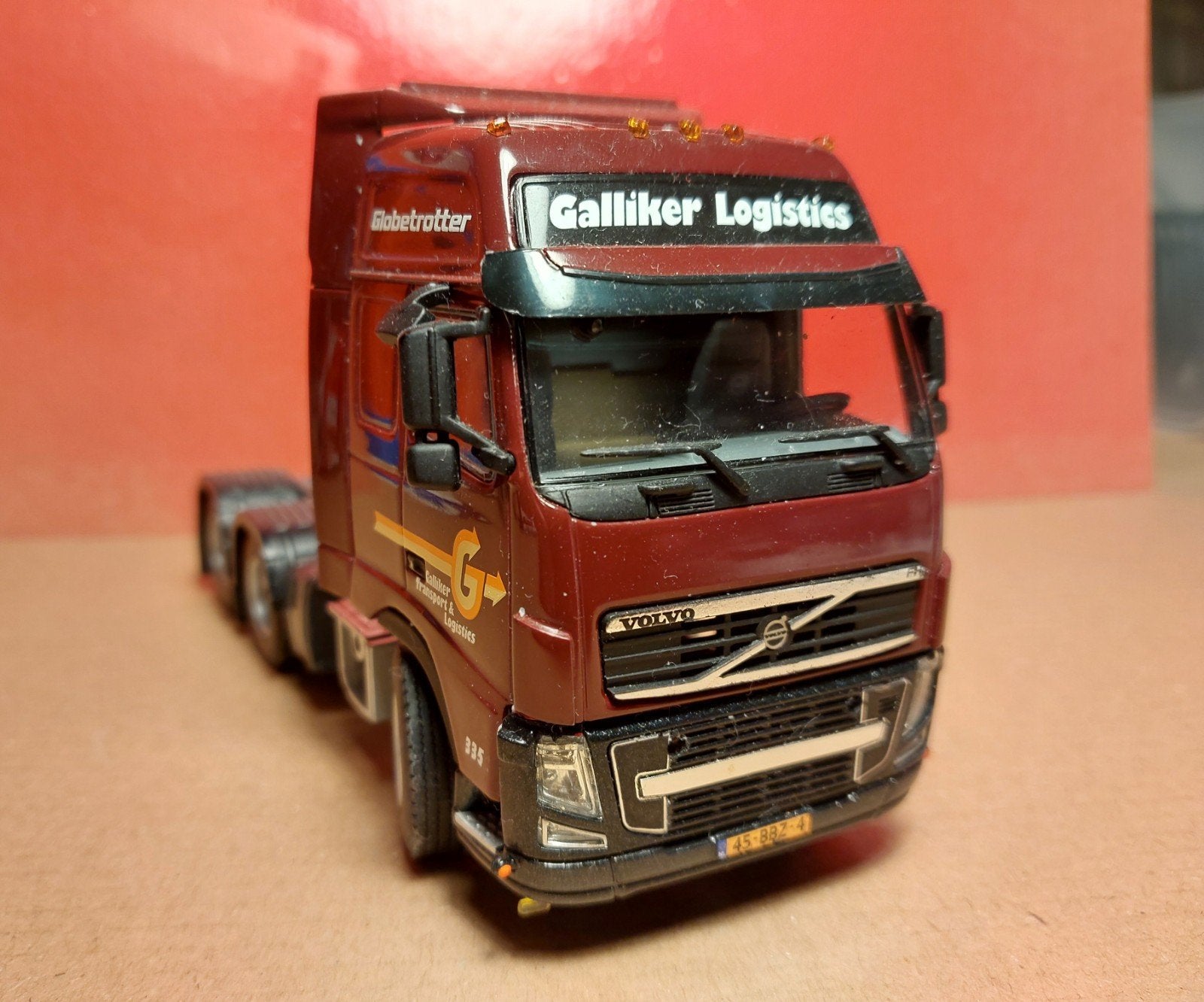 Volvo FH Globetrotter Galliker Logistics modeltruck, Hobby en Vrije tijd, Modelauto's | 1:50, Ophalen of Verzenden, Zo goed als nieuw