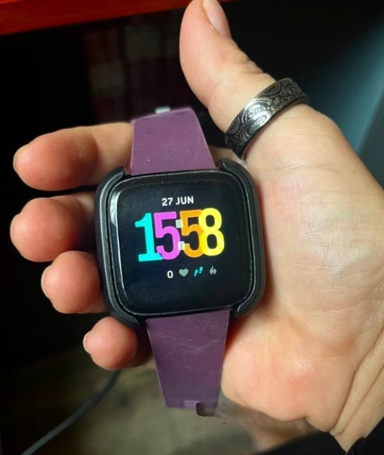 Zeer goed onderhouden Fitbit Versa met nieuw bandje 55€, Gebruikt, Zwart, IOS, Ophalen of Verzenden
