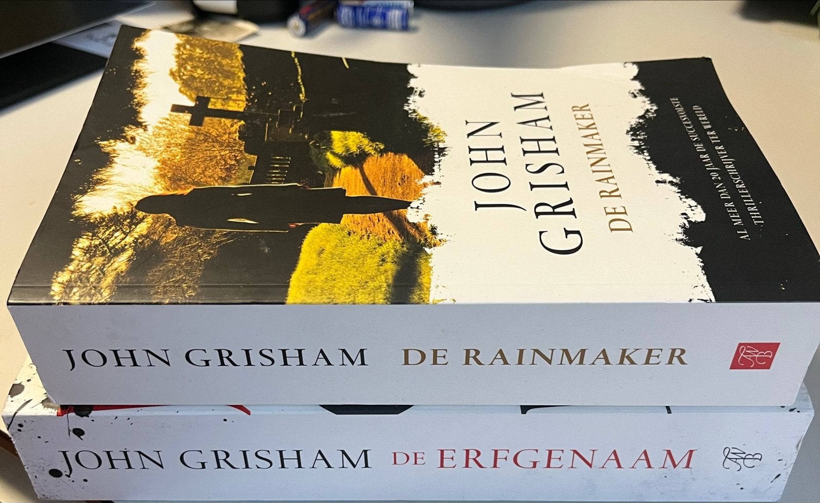 John Grisham - De Rainmaker & De Erfgenaam (2 boeken), Ophalen of Verzenden, Gelezen, Nederland