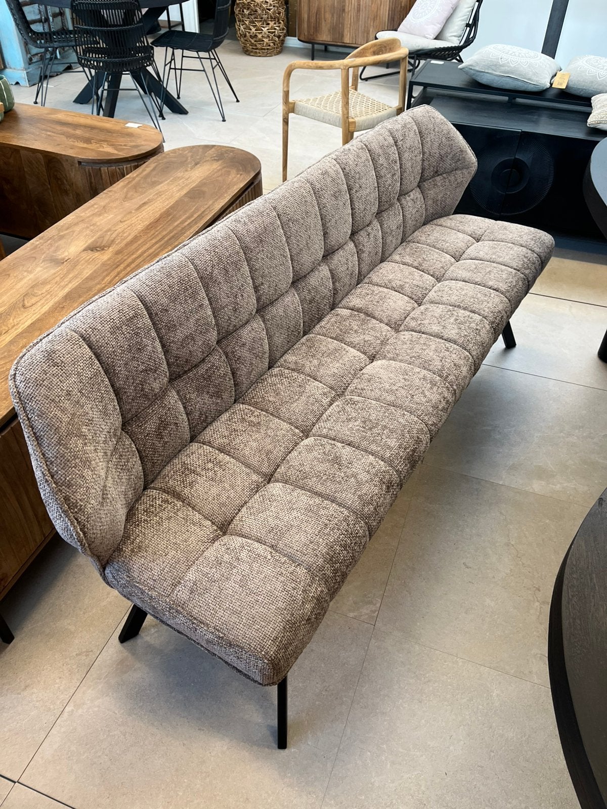 Magazijn leegverkoop eetbank boucle stof taupe metaal zwart, Overige kleuren, Drie, Nieuw, Ophalen of Verzenden