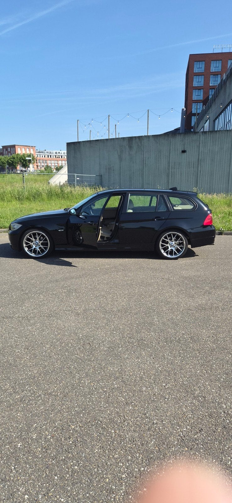 BMW 3-Serie 2.0 D 318 Touring 2008 Zwart 414000 km 1950euro, 21 km/l, 745 kg, 1995 cc, Beige