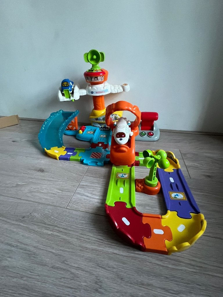 Toet toet vliegveld, Ophalen, Zo goed als nieuw, 2 tot 4 jaar